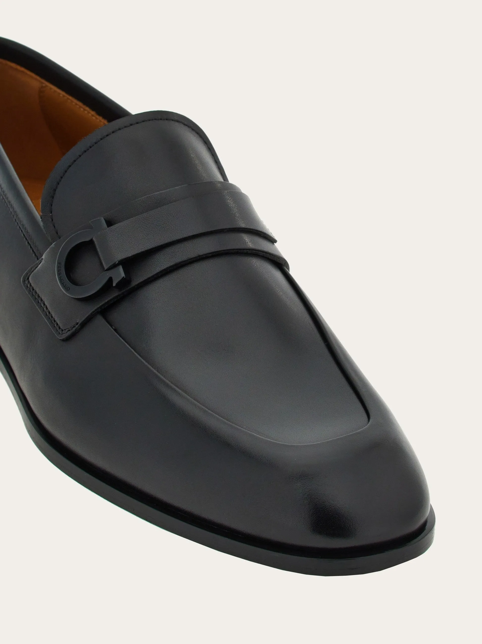 21688765785 BLACK FERRAGAMO MEN SHOES