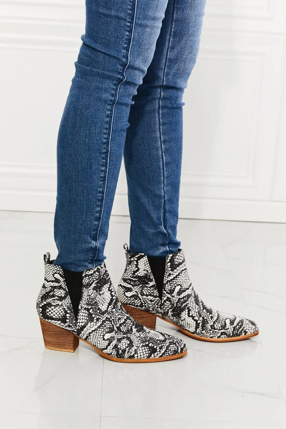 MMShoes Back At It Point Toe Bootie in Snakeskin