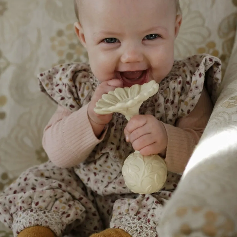 Natruba Natural Rubber Flower Teether Rattle - Daisy Yellow