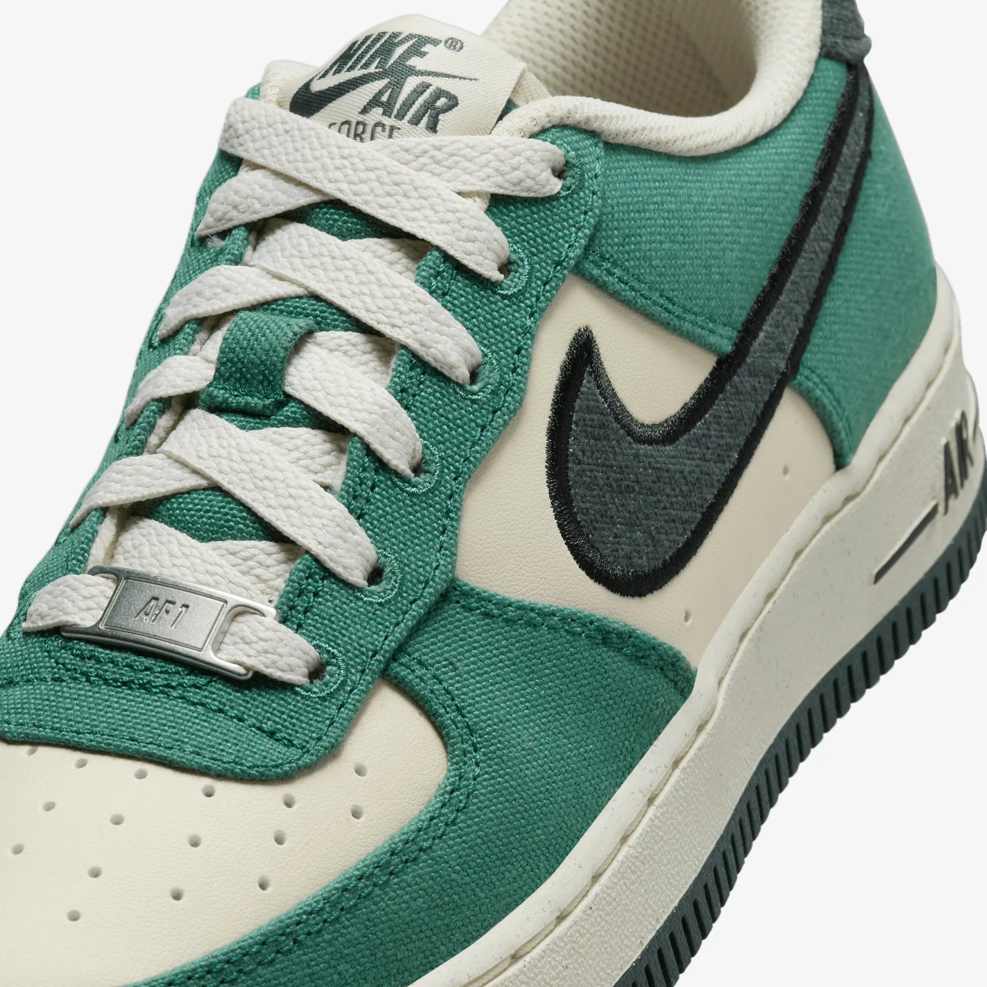 NIKE | AIR FORCE 1 LV8 (GS) { COCONUT MILK/VINTAGE GREEN-BICOASTAL