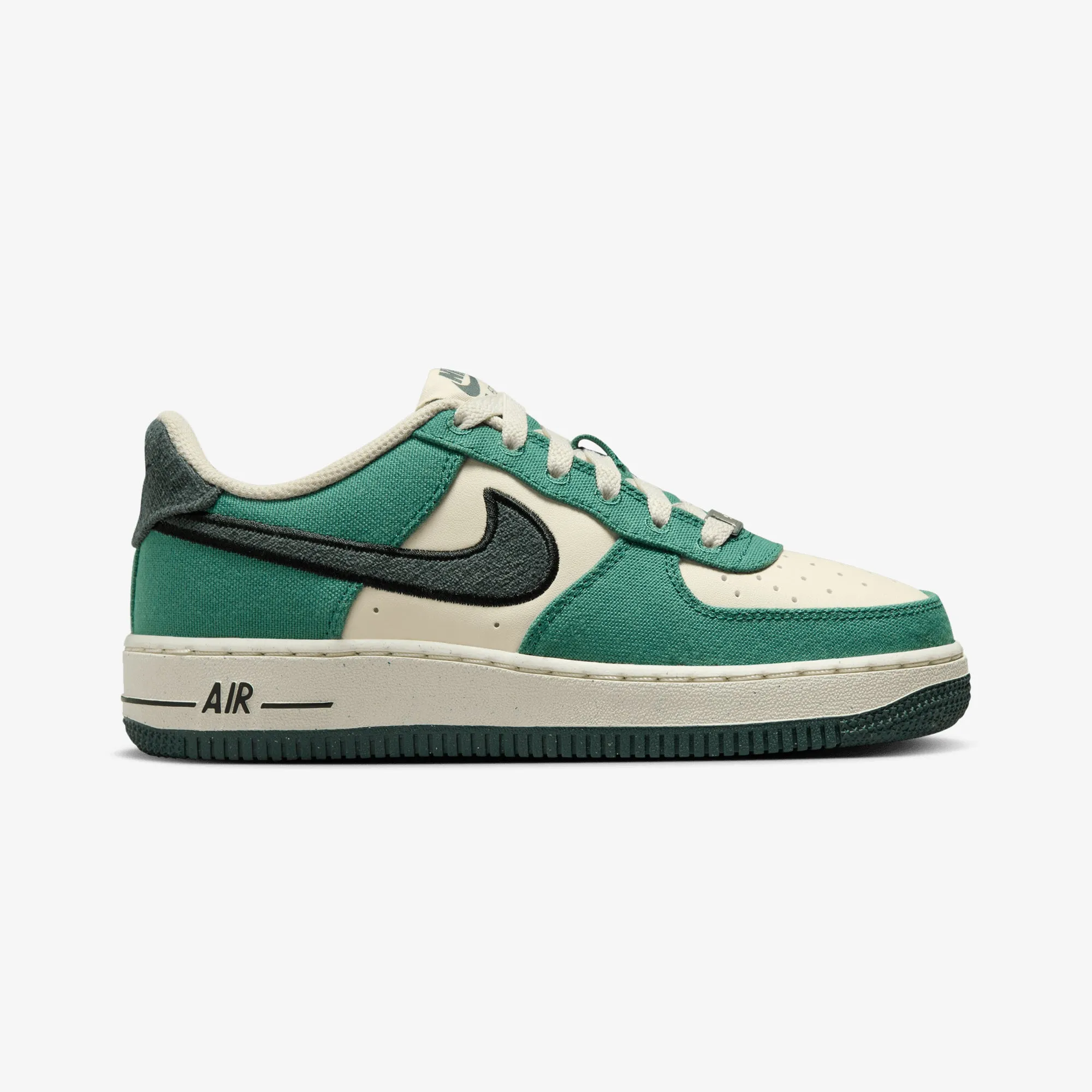 NIKE | AIR FORCE 1 LV8 (GS) { COCONUT MILK/VINTAGE GREEN-BICOASTAL