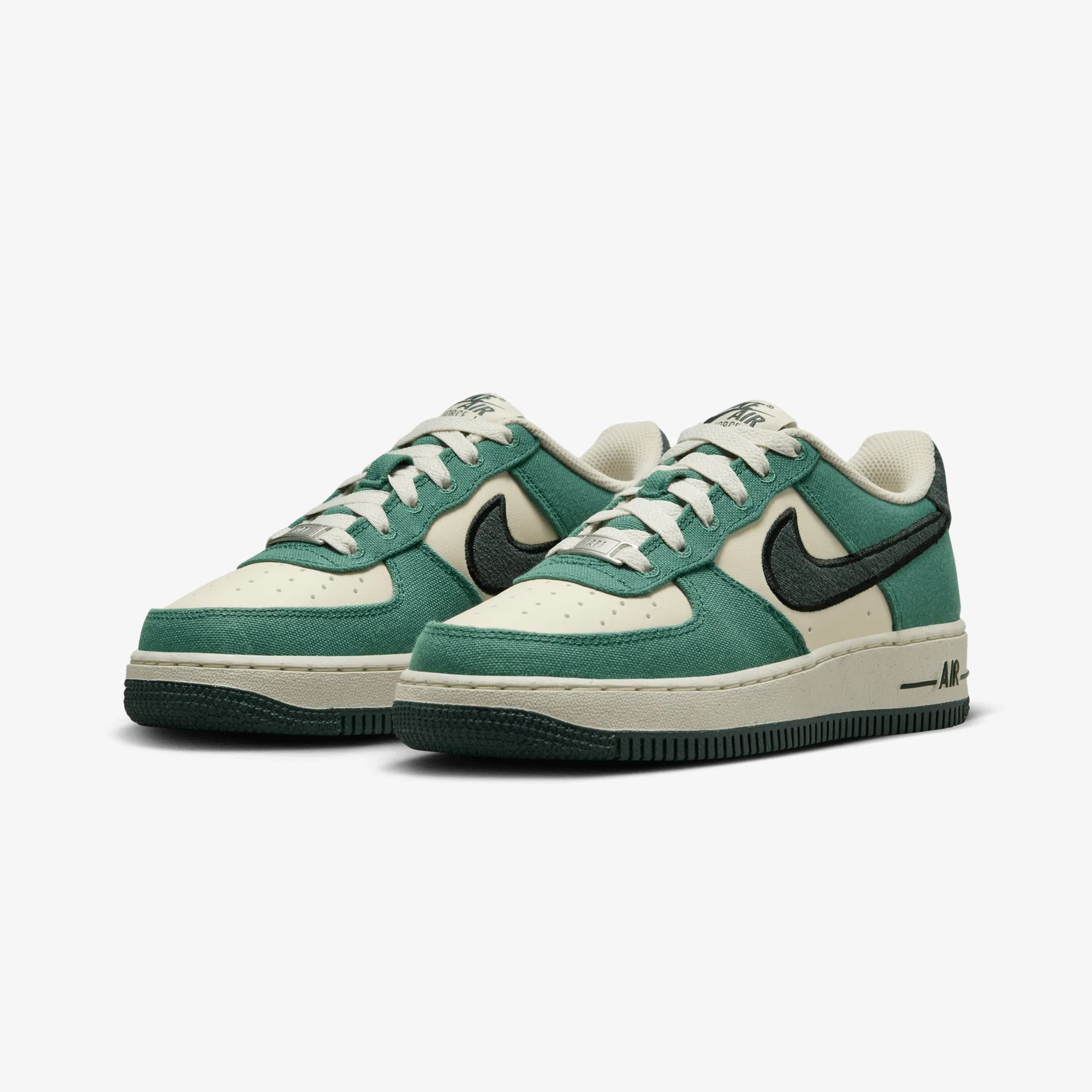 NIKE | AIR FORCE 1 LV8 (GS) { COCONUT MILK/VINTAGE GREEN-BICOASTAL