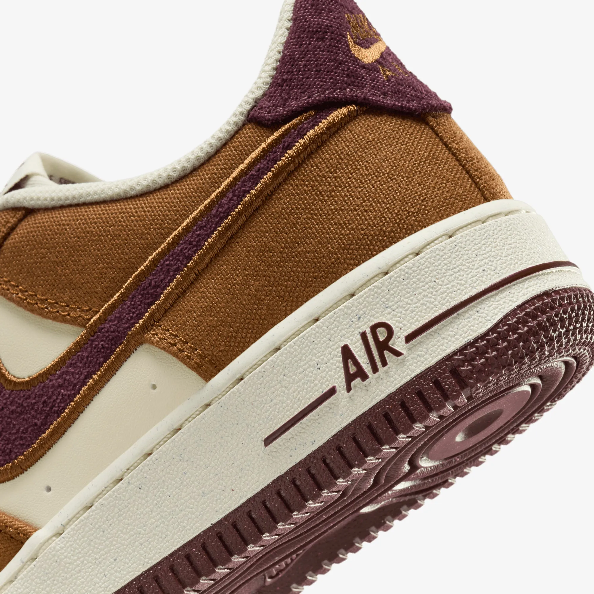 NIKE | AIR FORCE 1 LV8 (GS) { LT BRITISH TAN/BURGUNDY CRUSH