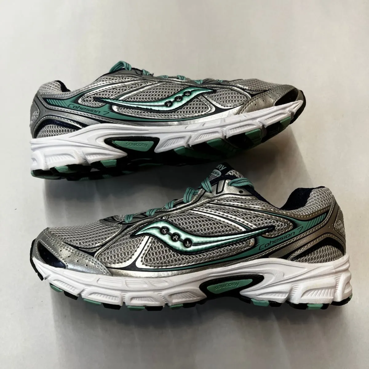 SAUCONY Women's Grid Cohesion 7 -Silver/Navy/Green- Running Shoe Size 9M Preowned